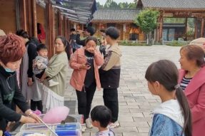 五一與花海來(lái)一場(chǎng)愛(ài)的約會(huì)，寺外桃源月季已浪漫綻放！