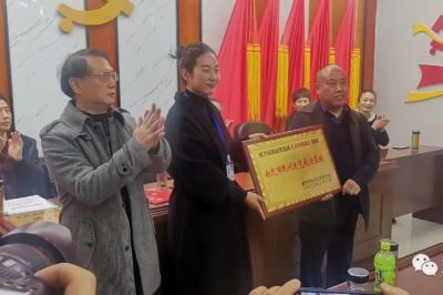 春天來(lái)了，百花齊放，百鳥(niǎo)爭(zhēng)鳴，文藝盛會(huì)在寺外桃源